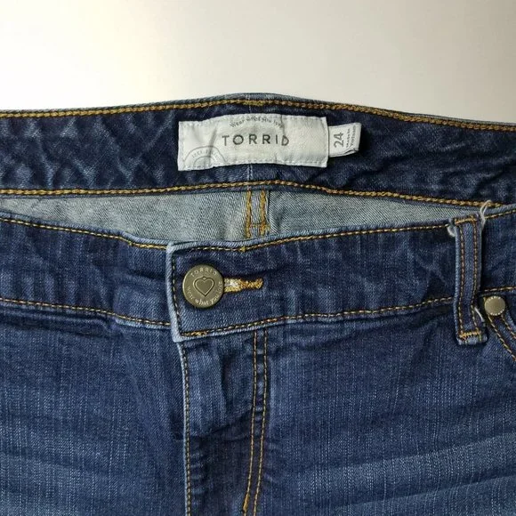 Torrid Womens Denim Shorts Cut Off Distressed US Flag Patch Pockets Size 24 - Picture 3 of 9